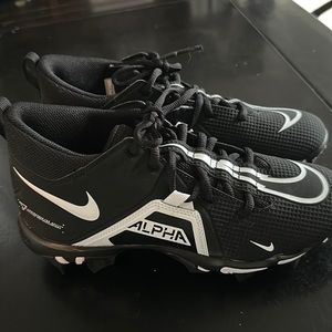 NEW never worn Nike Alpha Cleats size 6y. Perfect condition - make an order